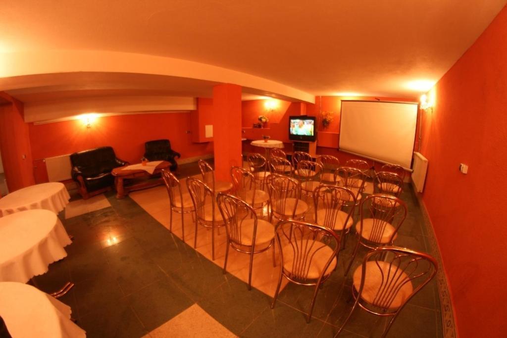 Hotel Daisy Superior à Cracovie Extérieur photo