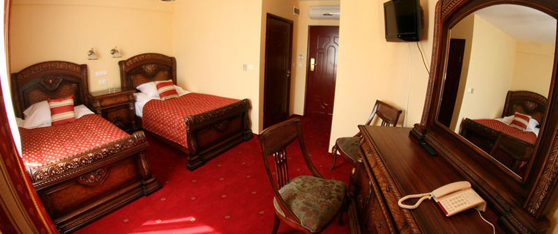 Hotel Daisy Superior à Cracovie Extérieur photo