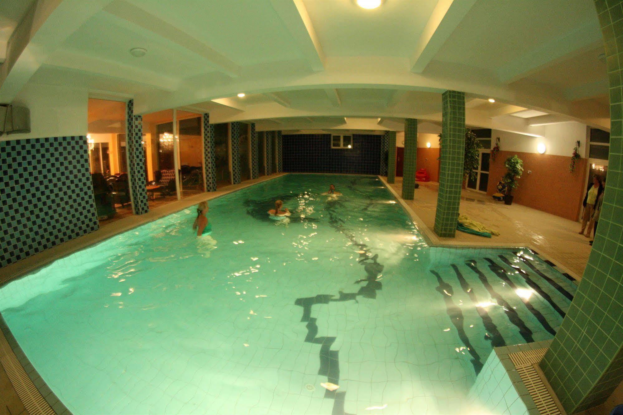 Hotel Daisy Superior à Cracovie Extérieur photo
