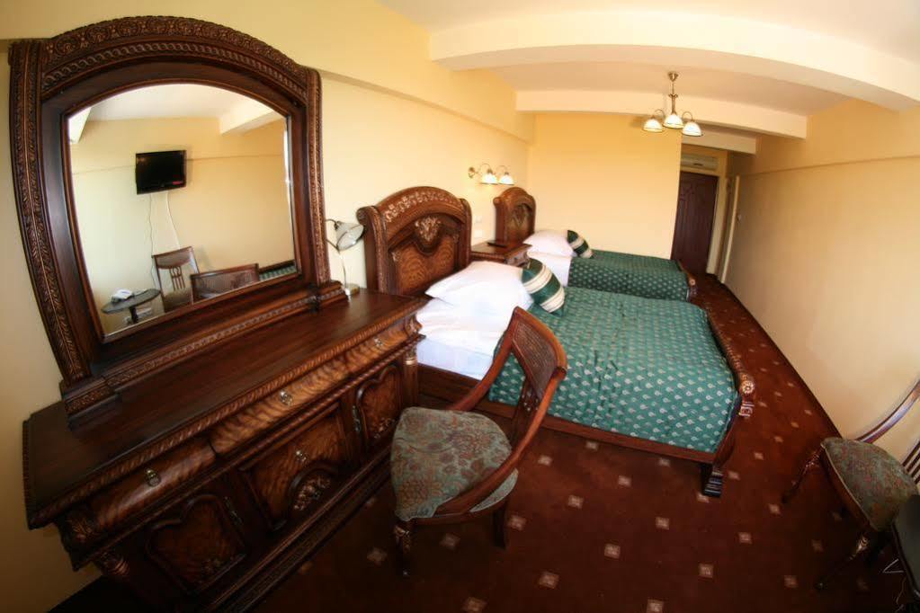 Hotel Daisy Superior à Cracovie Extérieur photo